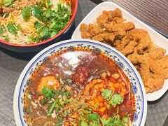 -爆炸头阿姨小四川正宗川味小吃(无任何分店)
