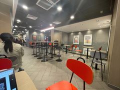 等位区-麦当劳(成都时代奥特莱斯店)