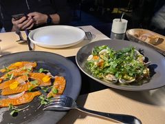 温热海鲜沙拉配牛油果-Mercato莫卡多露台餐厅与酒吧(K11店)