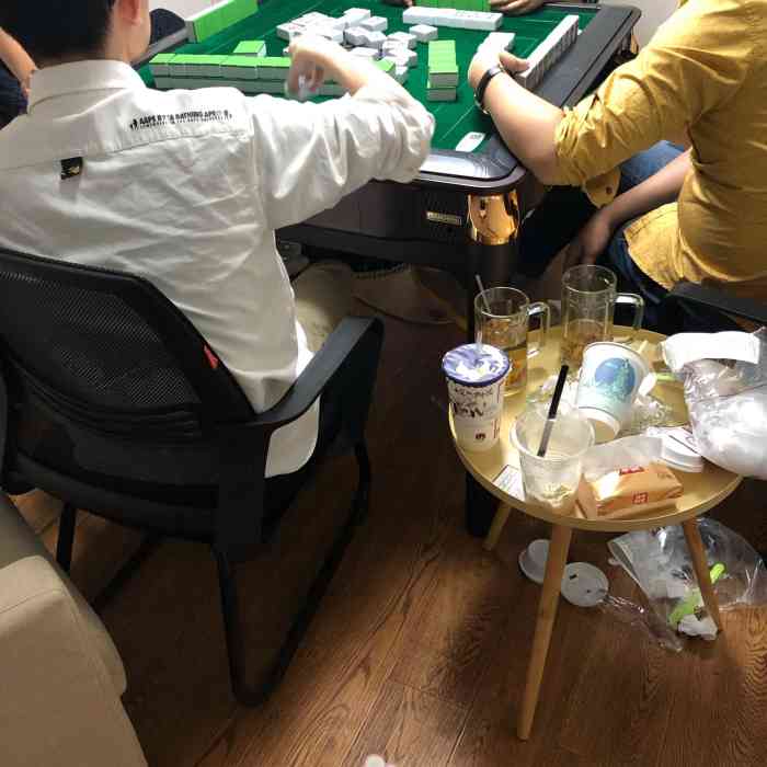 之前打麻將都是在酒店開鐘點麻將房,這次選擇棋牌室試試,真的是很滿意