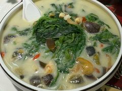 -刘姐啤酒鱼民族演艺餐厅(西街总店)