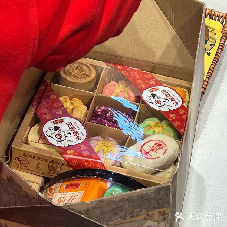 开封最有名的伴手礼[礼物]六个味的包公[笑哭]