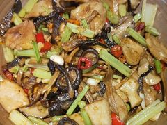 -阿瓦山寨·湘菜现炒·剁椒鱼头王(咸阳总店)
