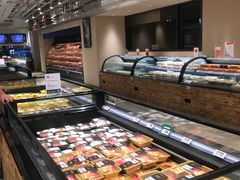 面包甜点陈列柜-七鲜超市(瑞虹天地太阳宫店)
