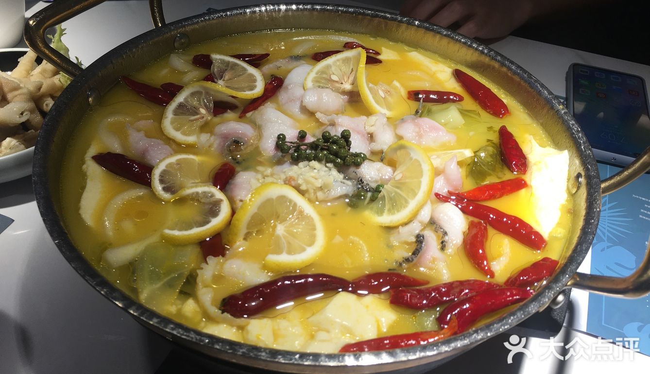 位置在市行政服务这边的天虹的4楼