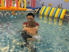 -蓝鲸国际少儿游泳训练中心(群力店)