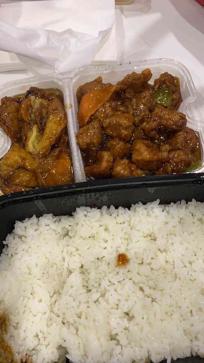 老饭盒炖肉(新荟城熊猫星厨美食城店)