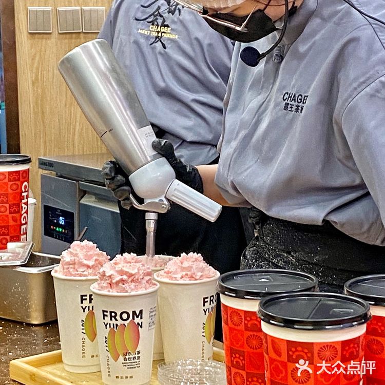 郑州探店|东南亚排队王霸王茶姬来郑州啦!