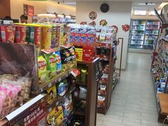 零售区-全家便利店(宜山路站店)