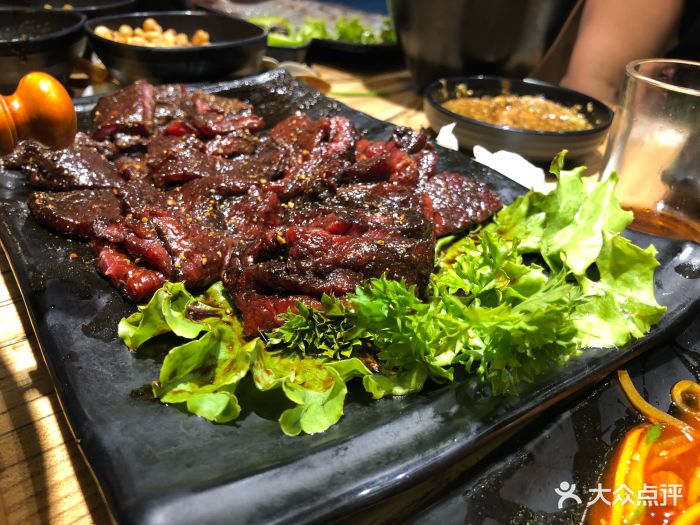 韩江果木碳火烤肉(文圣路店)黑椒牛肉图片