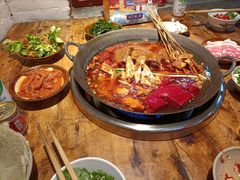 -四小区火锅·巷子里的重庆火锅(花照壁店)