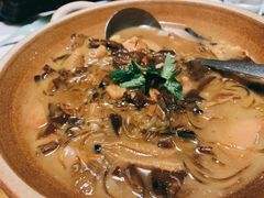 小鸡炖榛蘑-止观小馆·辽河口渔家菜(王府井店)