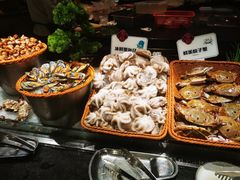 新鲜的活虾-钱小奴海鲜自助黑金店(杭州滨江龙湖店)