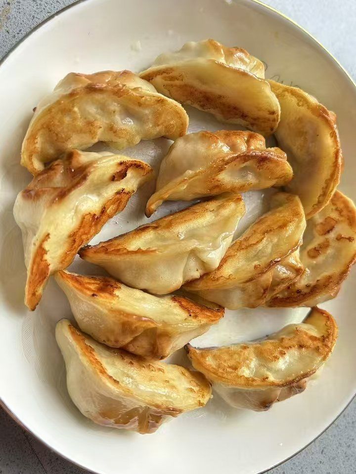 刚出锅的煎饺,快来尝尝