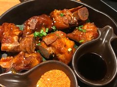 个旧烤猪蹄-云海肴·汽锅鸡·云南菜(天山百盛优客店)