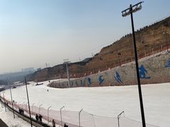 -采薇庄园四季滑雪场