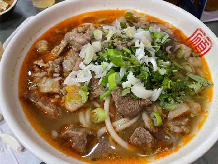 顾四十里铺羊肉面-"在西安的陕北小吃店,吃饭的还都是陕北人.