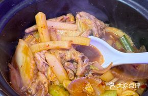 Soft and Tender Chicken Feet Hot Pot