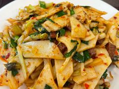 -巍山𤆵肉饵丝