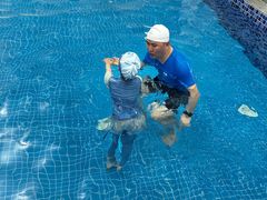 -梦翔龙湖滟澜山游泳俱乐部