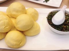 外婆菜配杂粮包-勺园中餐厅