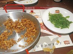 -三个大叔烤羊肉串·歌手驻唱·碳烤鲜肉(西三旗店)