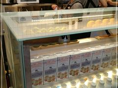 面包甜点陈列柜-CoCo都可(湖滨银泰店B区店)