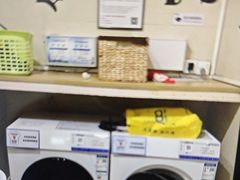 -卡罗酒店(东门晒布地铁站店)