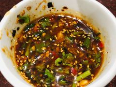 制作沾水的调料-朝伟清真铜瓢牛肉馆(三十年老·店)