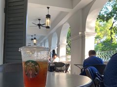 靠窗位-星巴克臻选(广州沙面店)