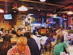 大堂-鲜入围煮花胶鸡海鲜火锅