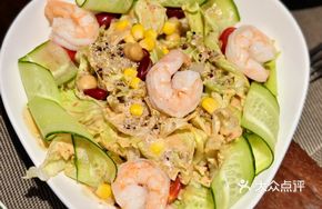 Fresh Shrimp Quinoa Vegetable Salad
