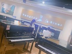 -柏斯音乐艺术中心·钢琴·吉他(上音店)