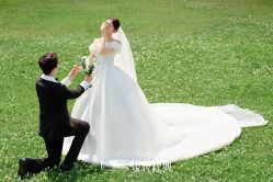 -现代经典婚纱摄影