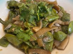 油豆角焖猪皮-老苏扬饭店