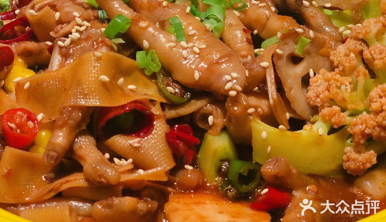 人均60多嘴肉蟹煲的鸡爪煲好吃到爆炸
