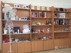 -红馆妆造(中央大街店)