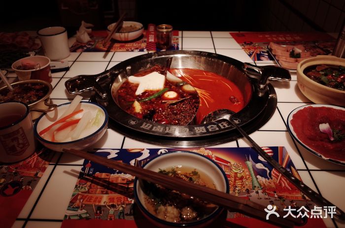 贤合庄卤味火锅(三里屯店)有料番茄鸳鸯锅图片