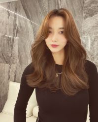 -MODEL'S HAIR