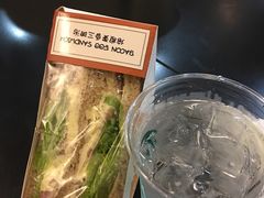 -星巴克(浦东机场T2到达店)