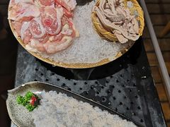 -洪氏嗨捞·广东猪肚鸡·椰子鸡火锅(西咸万象城店)