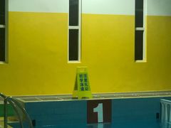 -极动室内恒温游泳馆