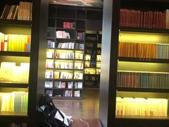 -钟书阁(松江泰晤士小镇店)