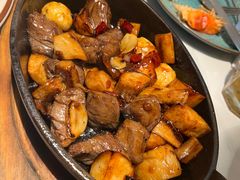 安格斯铁板蒜香牛肉粒-CRAZYONES克芮旺斯西班牙餐厅(苏州中心店)
