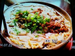 藏香猪砂锅米线-银同牦牛肉火锅