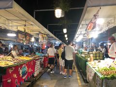 -席娜卡琳火车铁道夜市