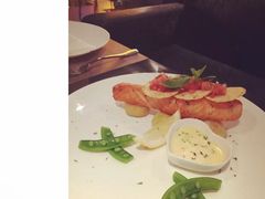 -AIR Restaurant & Lounge