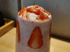 草莓飞奶昔-火山屋台(新街口店)