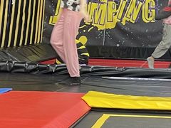 -爱蹦iBOON蹦床运动馆(江汉店)