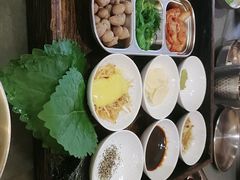 -围炉肉舍•炭烤活鳗•丹东海鲜烤肉(步行街店)